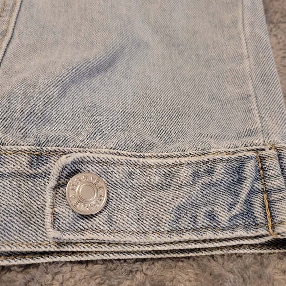 Woman's Cellabie Jean Vest - Picture 6 of 6